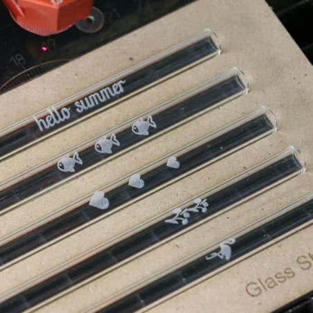 Paille en verre avec gravure